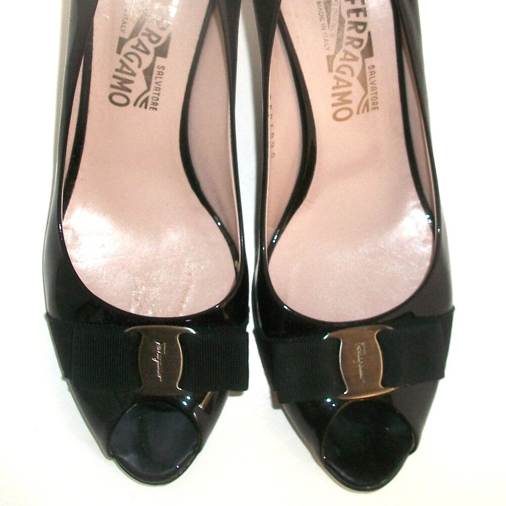 Salvatore Ferragamo Lapua Near-New Black Patent Peep Toe Logo-Bow Pumps 10N $950